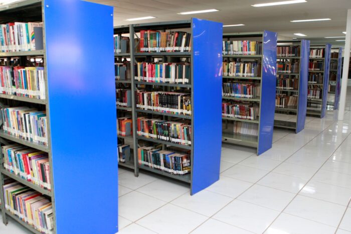 Biblioteca tem acervo com mais de 21 mil livros - Foto de Cleiton Borges - Secom PMU